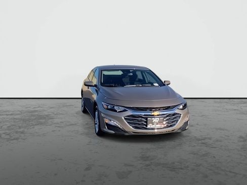Used 2024 Chevrolet Malibu LT FWD image 2