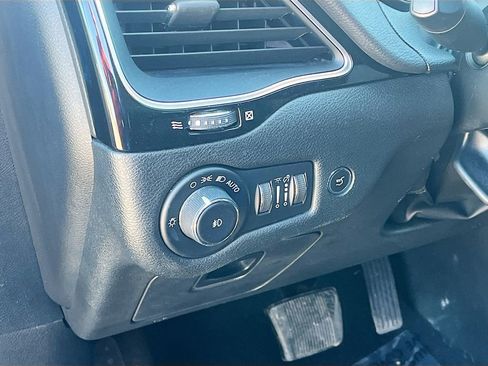 Used 2023 Jeep Cherokee Altitude Lux image 10