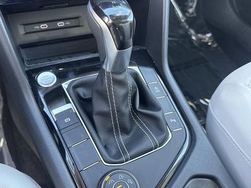 Certified 2025 Volkswagen Taos SE w/ Panoramic Sunroof Package image 22