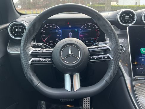 Used 2025 Mercedes-Benz GLC 300 4MATIC image 18