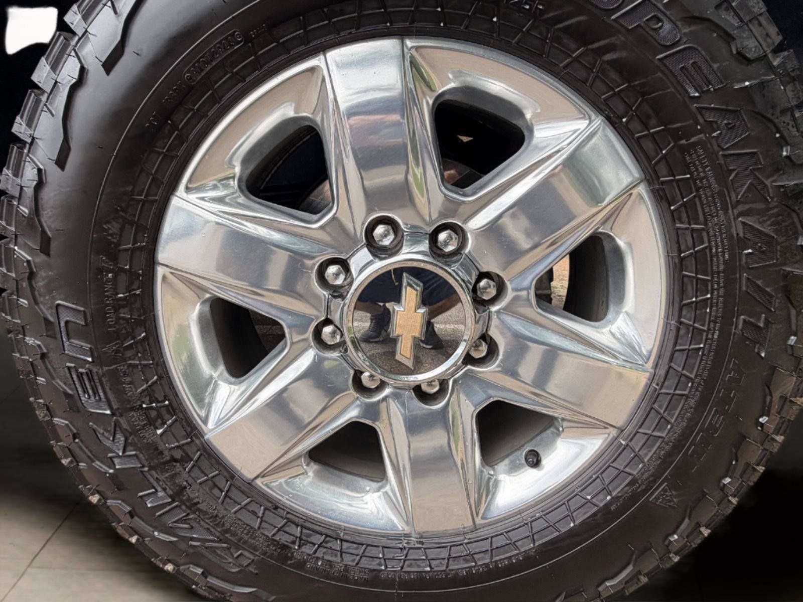 Used 2022 Chevrolet Silverado 2500 LTZ w/ LTZ Convenience Package AWD/4WD image 16