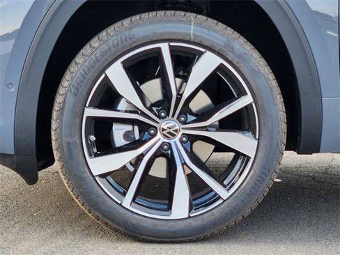 New 2026 Volkswagen Atlas Cross Sport SEL Premium R-Line image 10