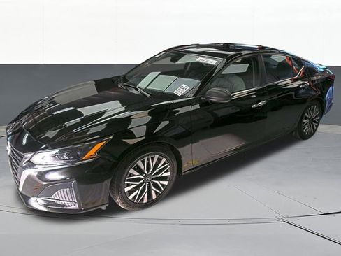 Used 2024 Nissan Altima 2.5 SV image 4