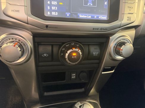 Used 2016 Toyota 4Runner SR5 AWD/4WD image 22