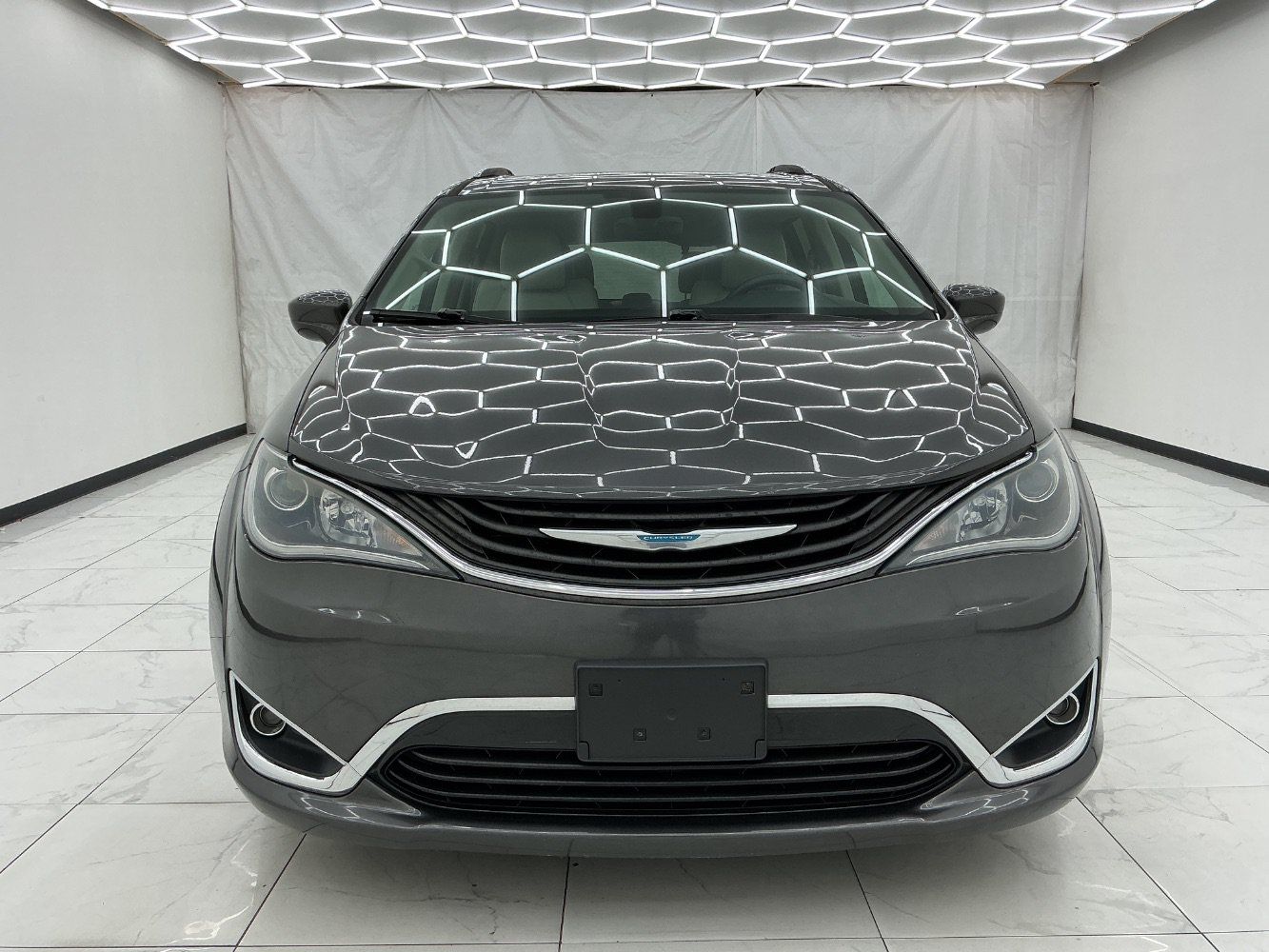 Used 2018 Chrysler Pacifica Touring-L FWD image 5