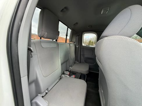 Used 2015 Toyota Tacoma Pickup 4D 6 ft w/ Convenience Package image 18