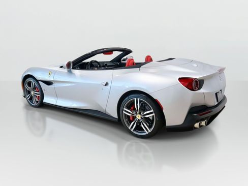 Certified 2019 Ferrari Portofino RWD image 3
