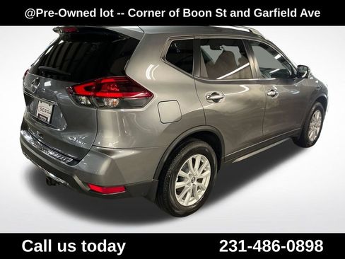 Used 2018 Nissan Rogue SV w/ Premium Package AWD/4WD image 5