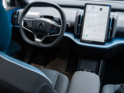 New 2025 Volvo EX30 Plus w/ Climate Package image 17