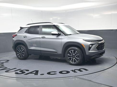 Used 2024 Chevrolet TrailBlazer ACTIV w/ Convenience Package image 2