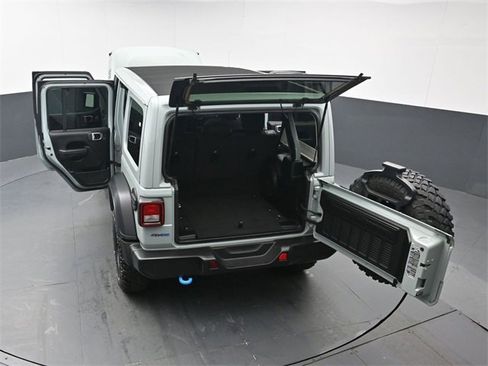 Used 2023 Jeep Wrangler Unlimited w/ Sun & Screen Package image 46