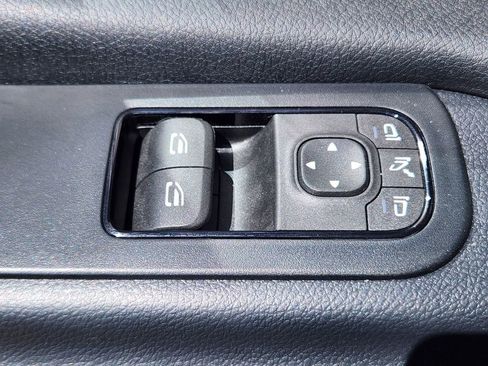 Used 2025 Mercedes-Benz Sprinter 2500 image 27