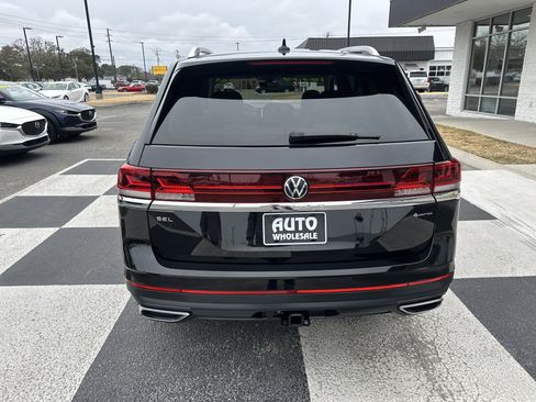 Used 2024 Volkswagen Atlas SEL image 4