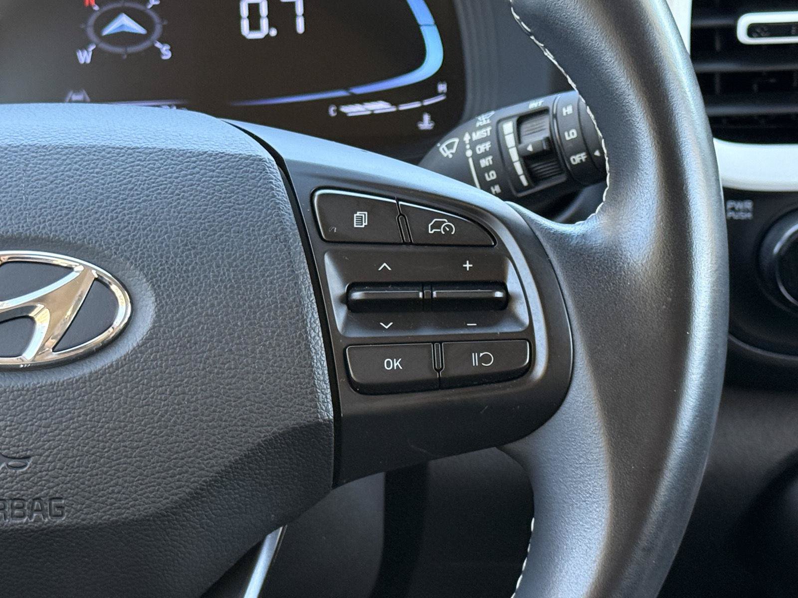 Used 2024 Hyundai Venue Limited FWD image 23
