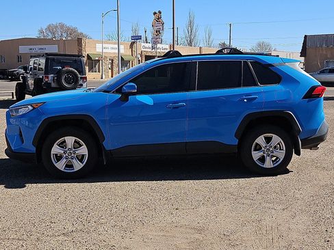 Used 2019 Toyota RAV4 XLE w/ Convenience Package image 2