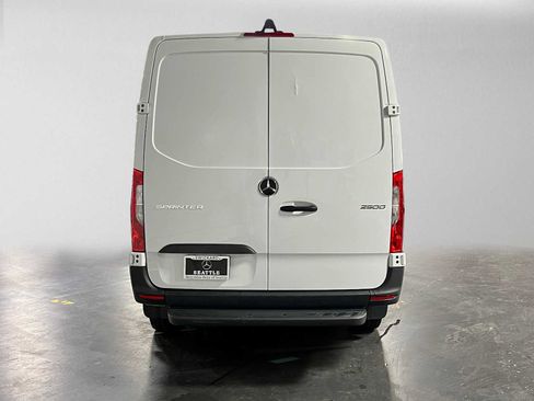 Used 2025 Mercedes-Benz Sprinter 2500 image 4