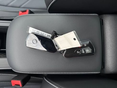 New 2026 Volkswagen Tiguan SE R-Line image 30