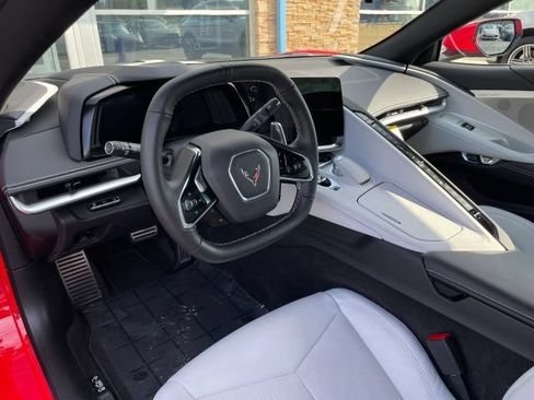Used 2022 Chevrolet Corvette Stingray Preferred Cpe w/ Z51 Performance Package RWD image 2