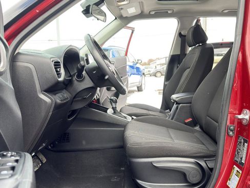 Used 2024 Hyundai Venue SEL image 22