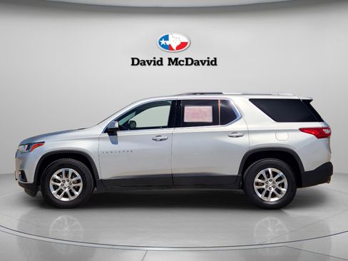 Used 2018 Chevrolet Traverse LT image 2
