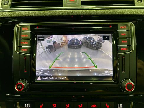 Used 2017 Volkswagen Jetta GLI FWD image 31