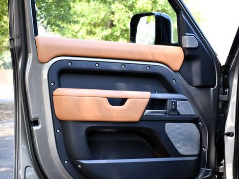 Used 2023 Land Rover Defender 130 X AWD/4WD image 9
