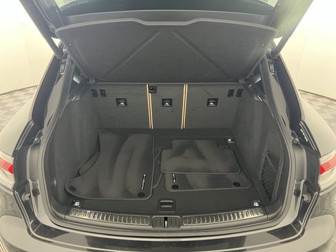 Certified 2024 Porsche Macan S AWD/4WD image 21
