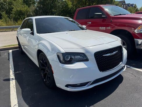 Used 2019 Chrysler 300 S RWD image 4