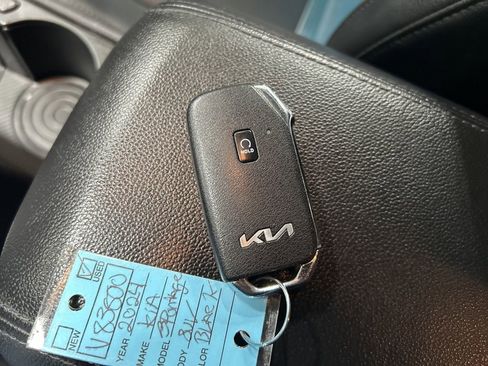 Used 2024 Kia Sportage EX image 28