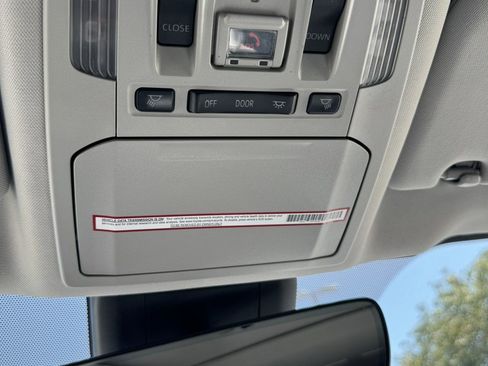 Used 2021 Toyota Highlander XLE AWD/4WD image 12