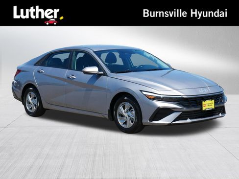 Certified 2026 Hyundai Elantra SE FWD image 1