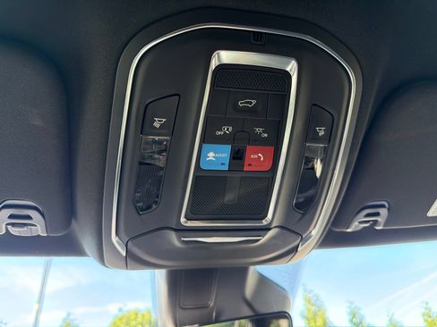 Used 2024 Jeep Wagoneer 4WD image 16