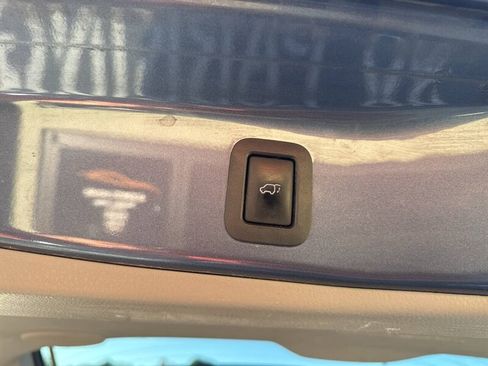 Used 2017 Toyota Highlander Limited AWD/4WD image 39