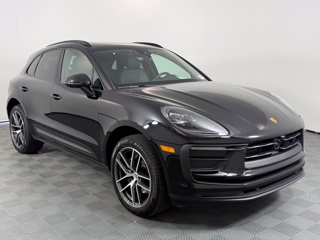 Certified 2026 Porsche Macan AWD/4WD image 9