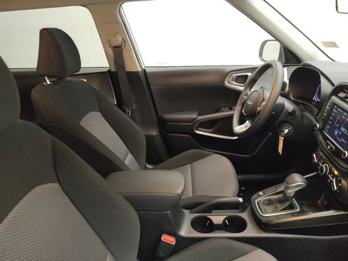 Used 2025 Kia Soul LX w/ LX Technology Package image 21