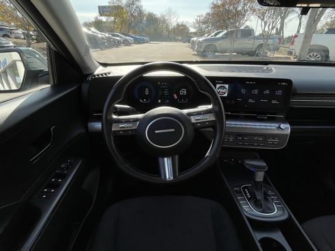 Used 2025 Hyundai Kona SEL image 11