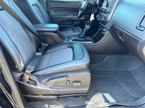 Used 2019 Chevrolet Colorado Z71 w/ Z71 Midnight Edition image 14