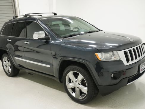 Used 2013 Jeep Grand Cherokee Limited w/ Luxury Group II image 3