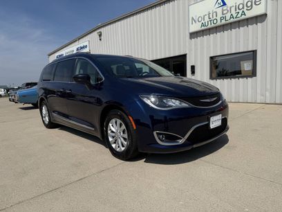 Used 2018 Chrysler Pacifica Touring-L