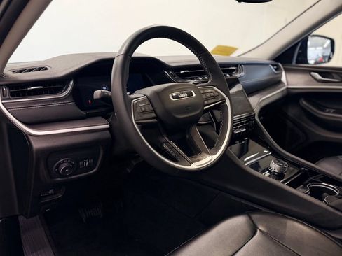 Used 2023 Jeep Grand Cherokee L Limited AWD/4WD image 11