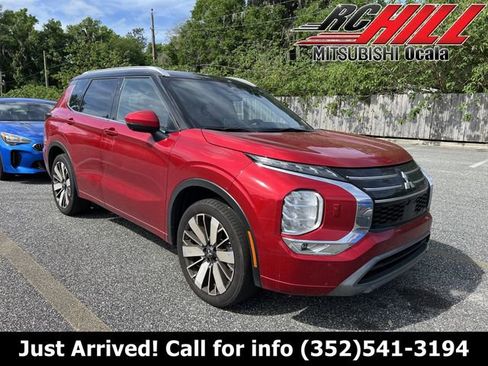 Used 2025 Mitsubishi Outlander SEL image 1