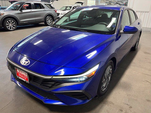 Used 2024 Hyundai Elantra SEL FWD image 7