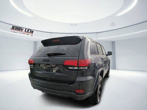 Certified 2018 Jeep Grand Cherokee Laredo image 3