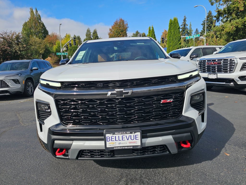New 2027 Chevrolet Traverse Z71 w/ Driver Confidence Package AWD/4WD image 2