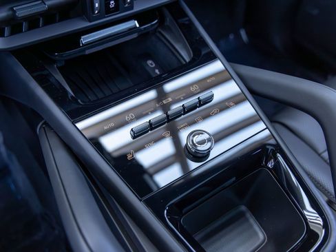 New 2026 Porsche Cayenne Coupe AWD/4WD image 41
