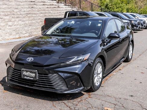 Used 2025 Toyota Camry LE image 10