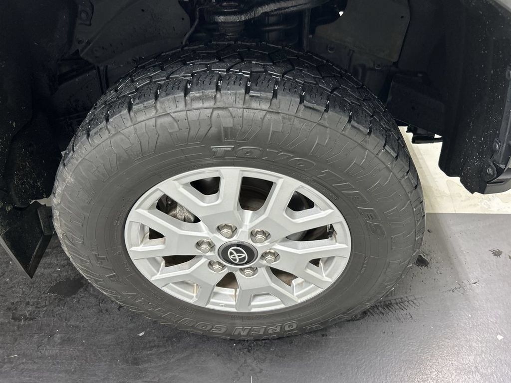 Used 2024 Toyota Tacoma SR5 AWD/4WD image 8