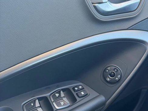 Used 2017 Hyundai Santa Fe SE w/ Cargo Package image 23