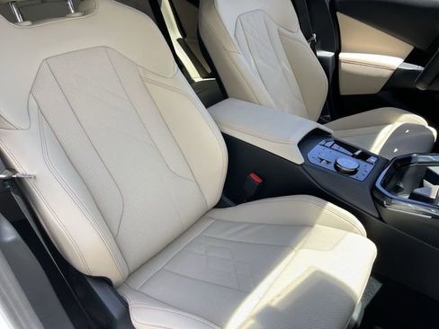 Used 2025 BMW X3 xDrive30i w/ Premium Package image 11