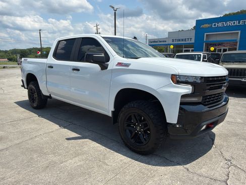 Used 2021 Chevrolet Silverado 1500 LT Trail Boss w/ Bed Protection Package AWD/4WD image 4